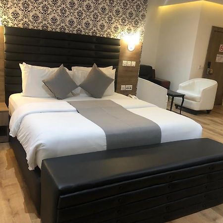 Crownsville Hotel - Airport Road Порт-Харкорт Экстерьер фото