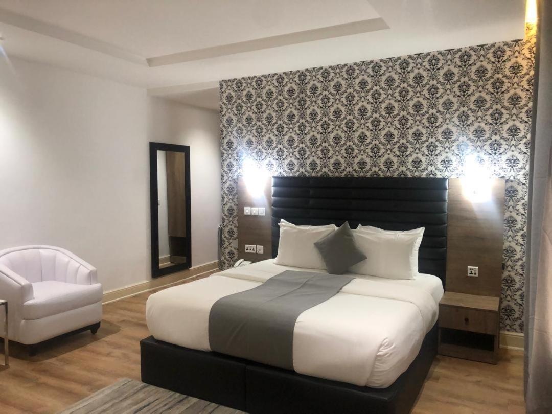 Crownsville Hotel - Airport Road Порт-Харкорт Экстерьер фото