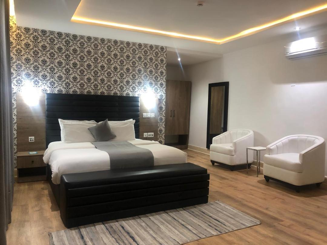 Crownsville Hotel - Airport Road Порт-Харкорт Экстерьер фото
