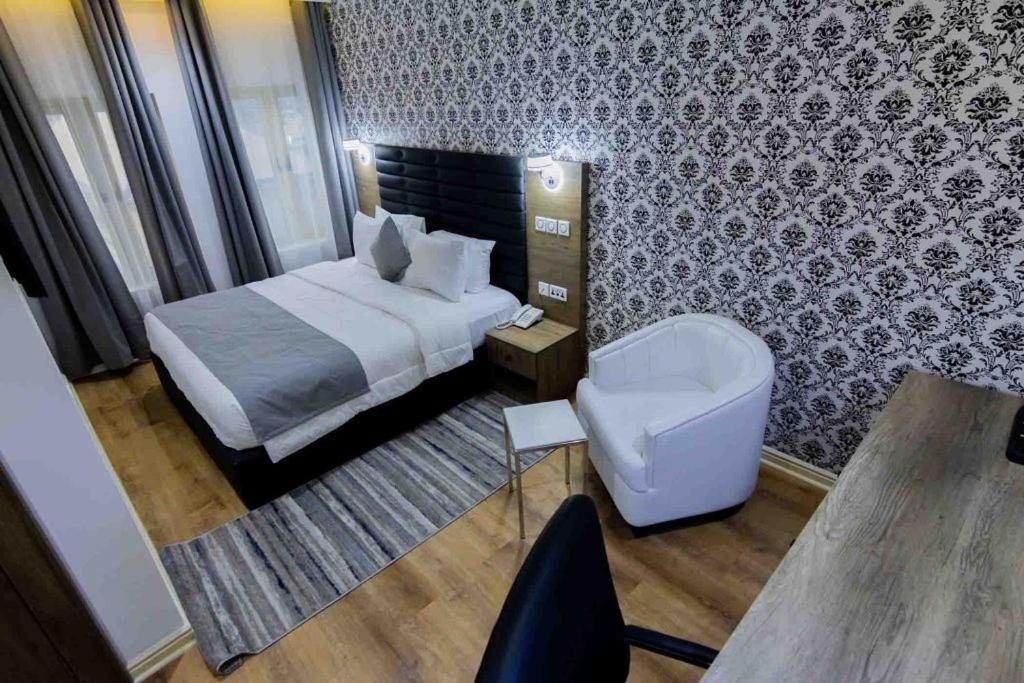 Crownsville Hotel - Airport Road Порт-Харкорт Экстерьер фото